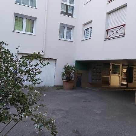 T2 Parking A Reserver Wi-Fi 10' A Pied Du Port Vannes Eksteriør bilde